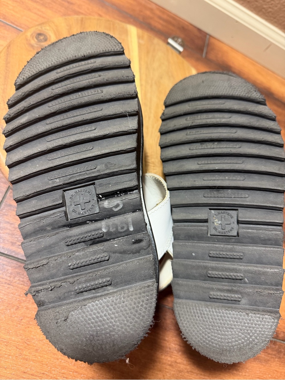 Dr. Martens Francis White Leather Strap Platform Sandals Size 7 - Picture 11 of 14